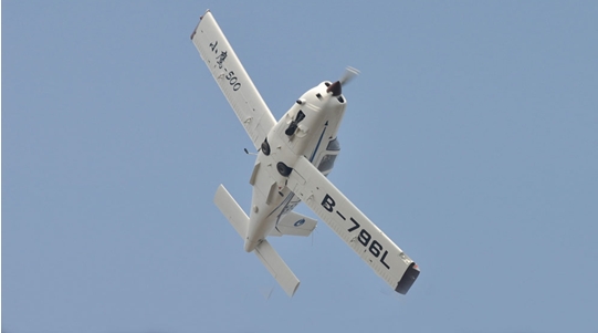 小鹰--500型飞机